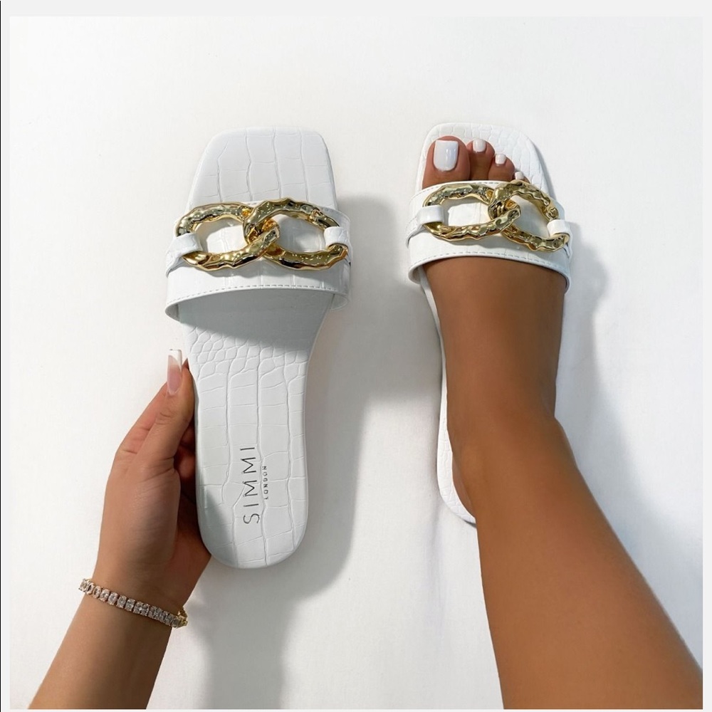 BLIGE WHITE FAUX CROC PRINT CHAIN DETAIL SANDALS